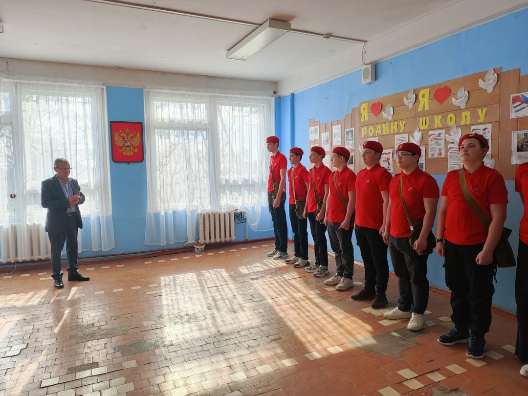 Поднятие флага.